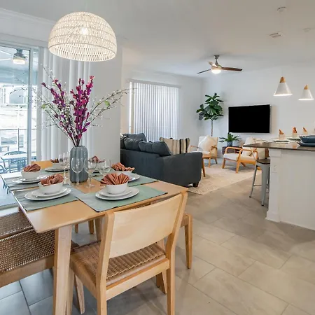 Stunning 4-Bedroom Family Getaway With Private Pool 297-3